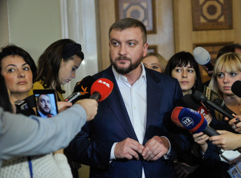 Ухвалено розроблений Мін’юстом закон, що припиняє «маски-шоу» на підприємствах (відео) Ухвалено розроблений Мін’юстом закон, що припиняє «маски-шоу» на підприємствах (відео)